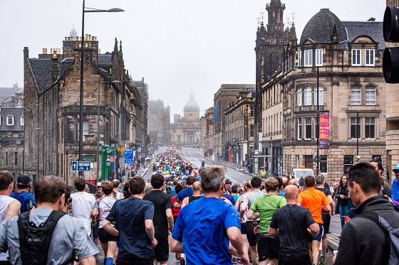 Edinburgh Marathon runners